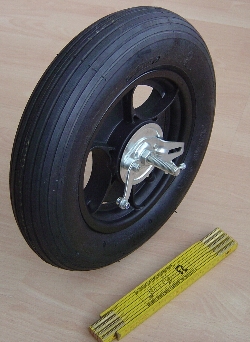 Roue � air 340x70 rainur�e-roulement rainur� � billes 12mm, jante en mati�re plastique noir avec fre
