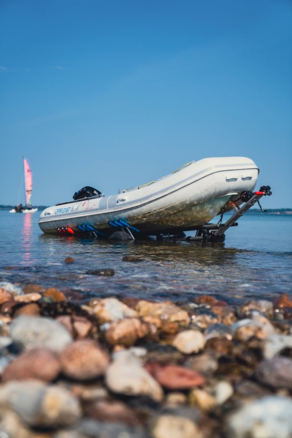 RibTrax1x6 Trolley for heavy inflatables up to 350 kg > Launching